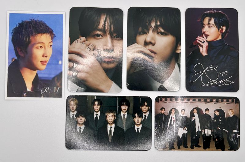 Arirang - Cartes Lomo BTS - Pochette surprise avec 5 photo cartes aléatoires et un collant